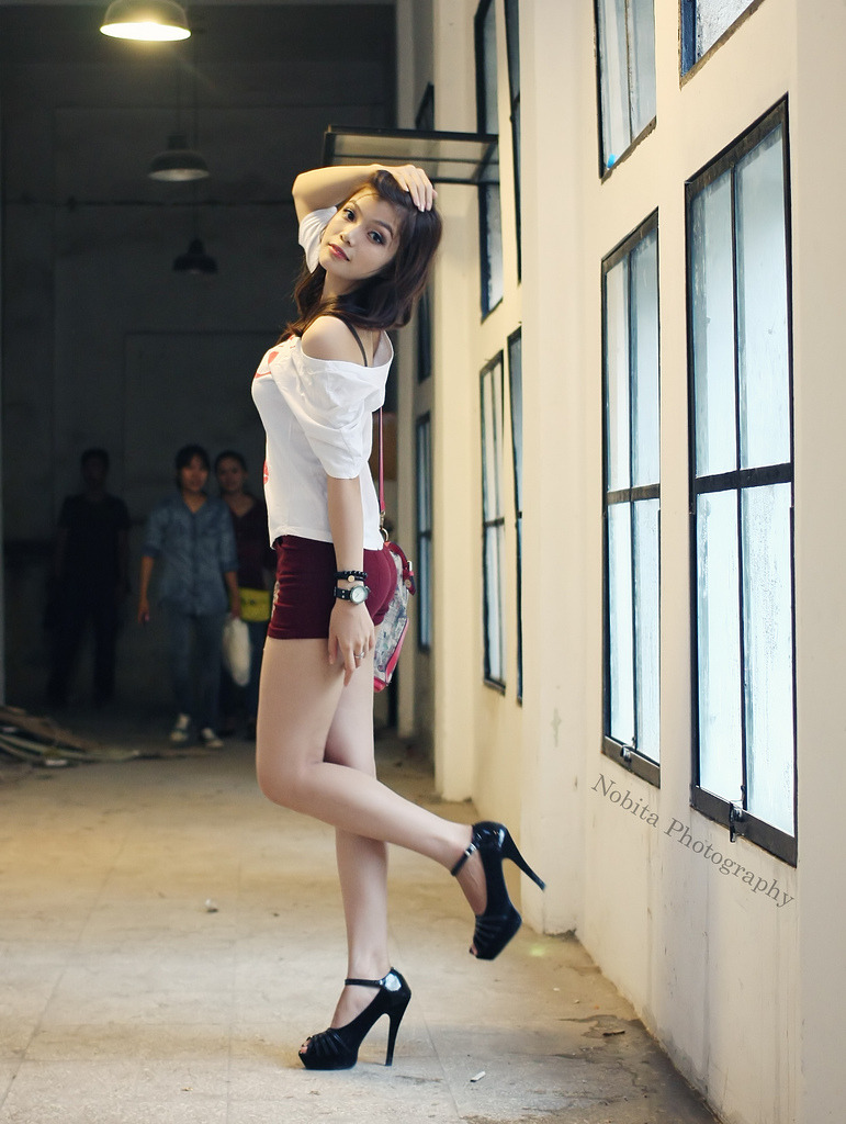 女警妈妈无奈被捆绑调教